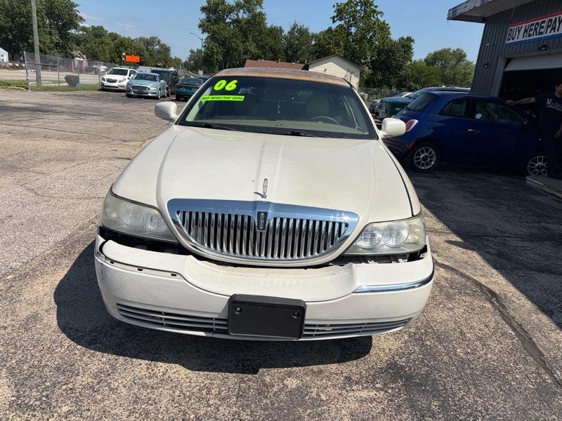 Lincoln Town Car Signature 2006