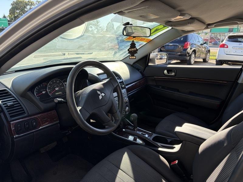Mitsubishi Galant ES 2012