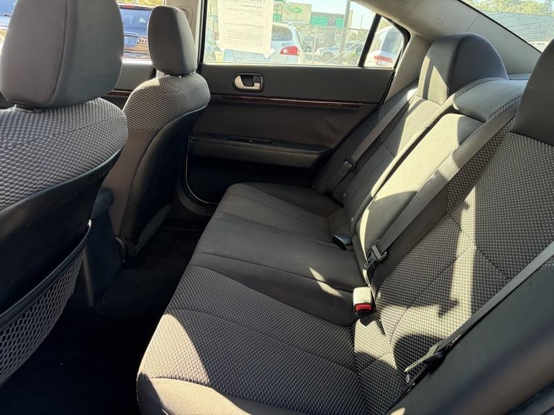 Mitsubishi Galant ES 2012
