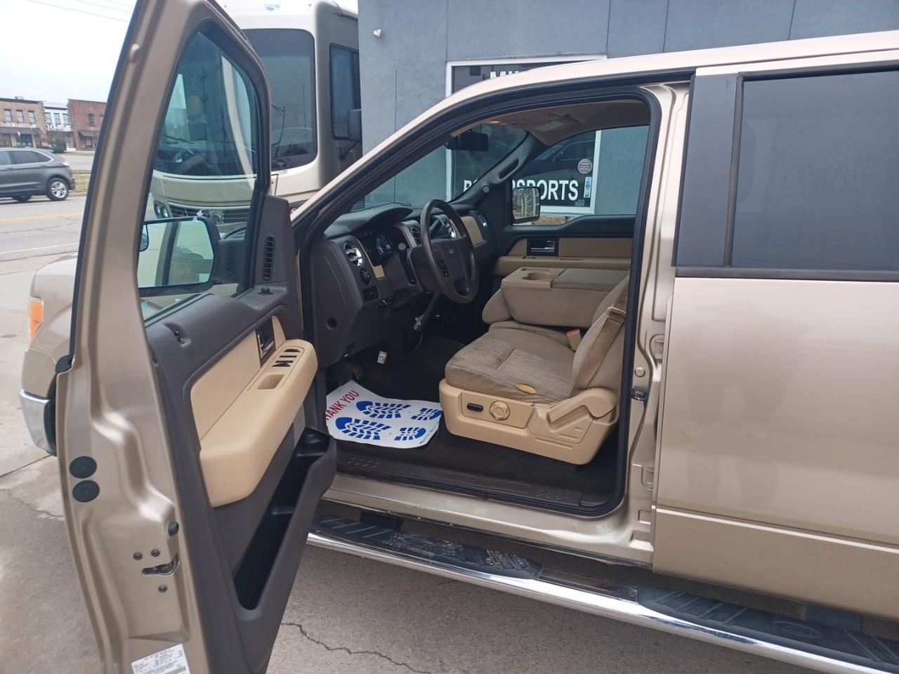 Ford F-150 2WD SuperCrew 139" XLT 2012