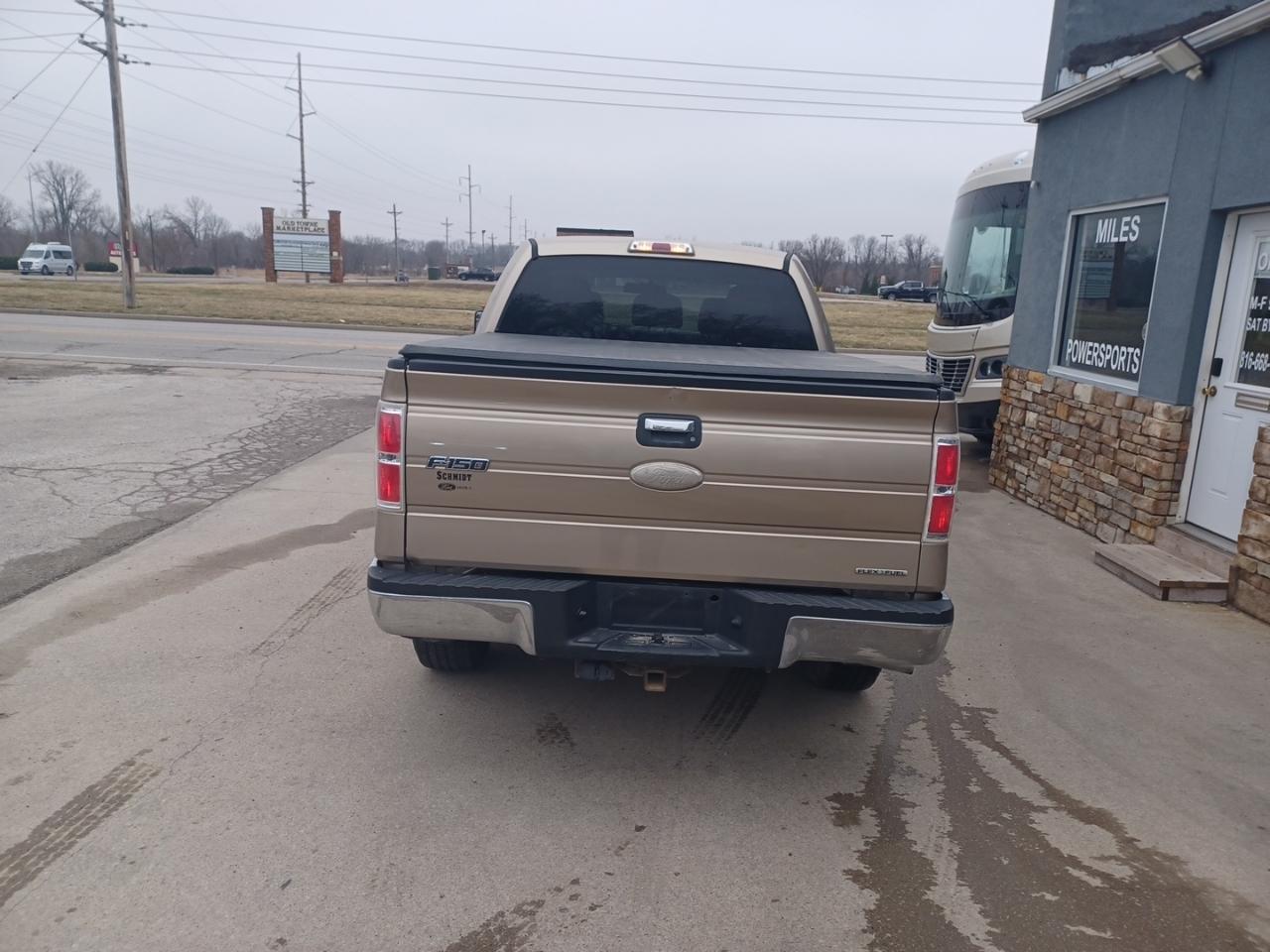 Ford F-150 2WD SuperCrew 139" XLT 2012