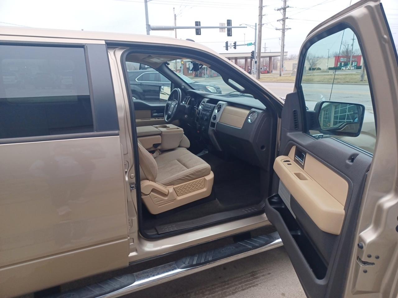 Ford F-150 2WD SuperCrew 139" XLT 2012