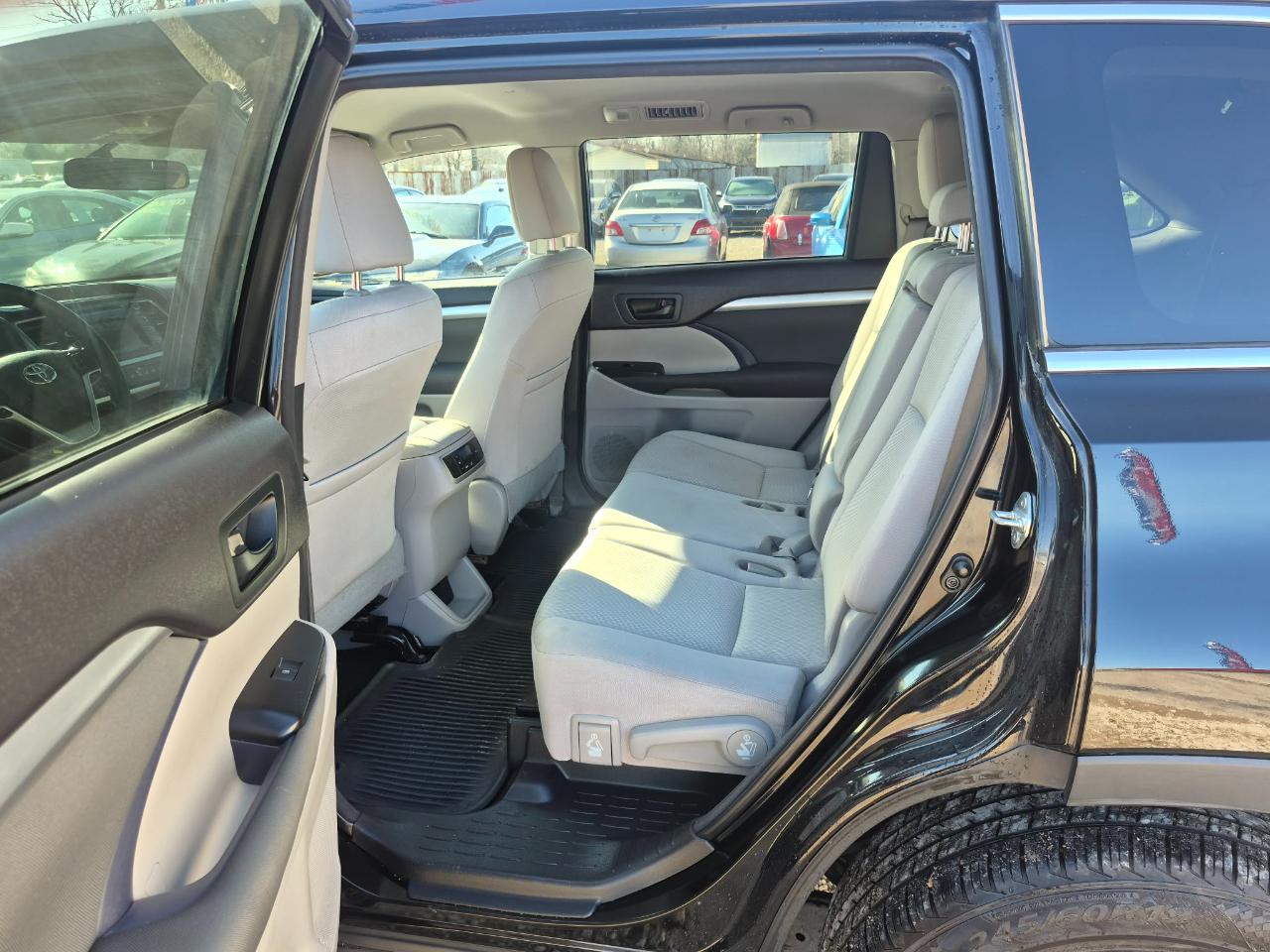 Toyota Highlander LE FWD I4 2016