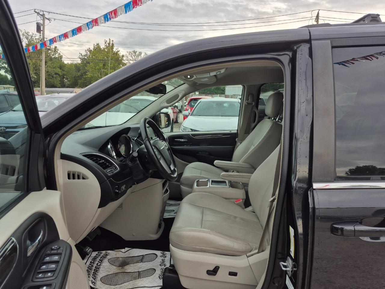 Chrysler Town & Country Touring 2013