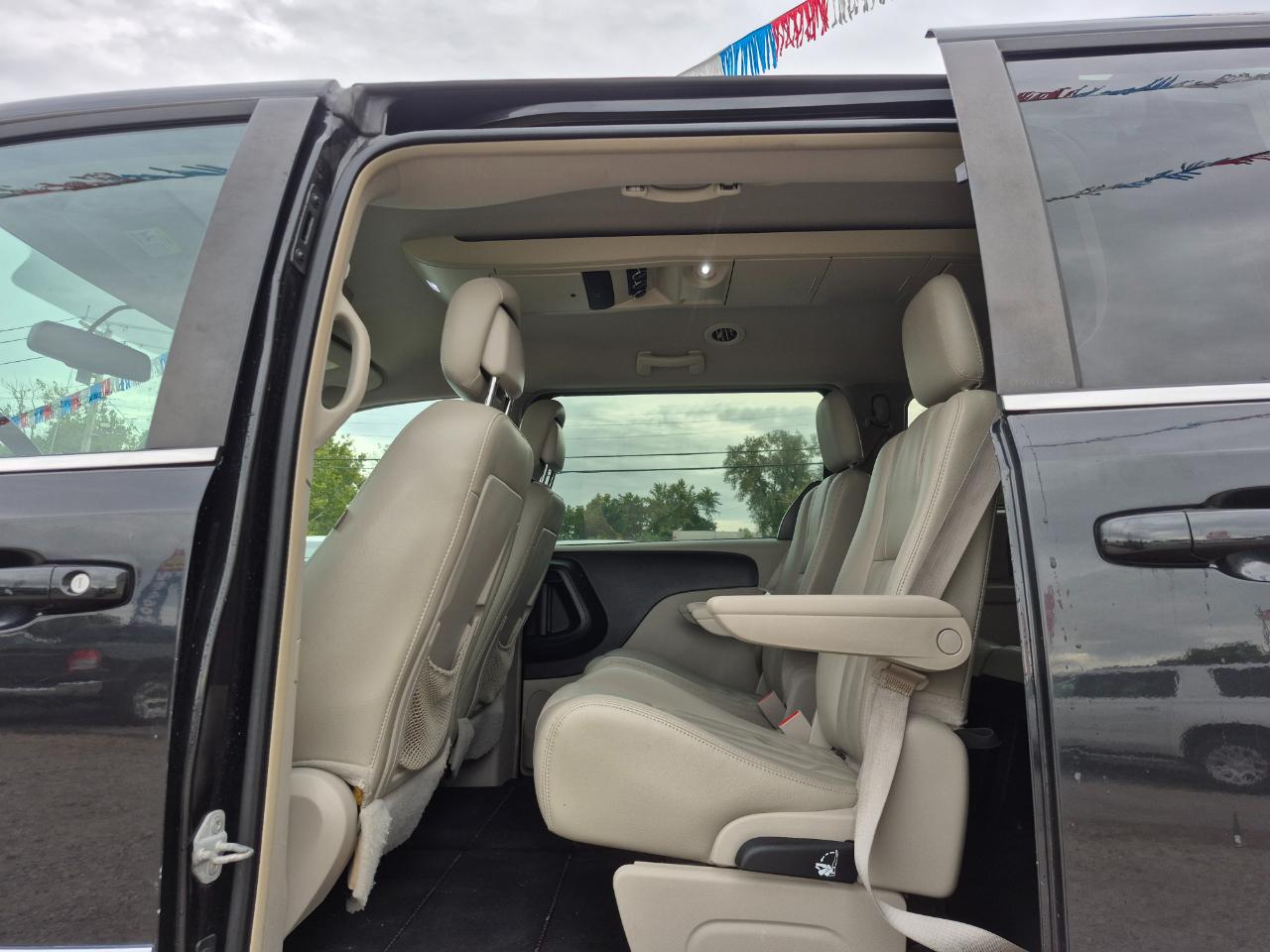 Chrysler Town & Country Touring 2013