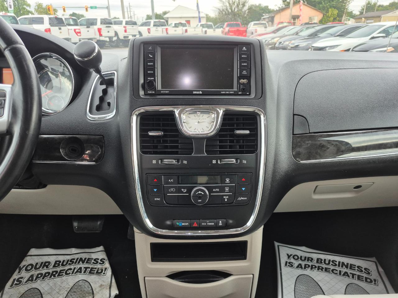 Chrysler Town & Country Touring 2013