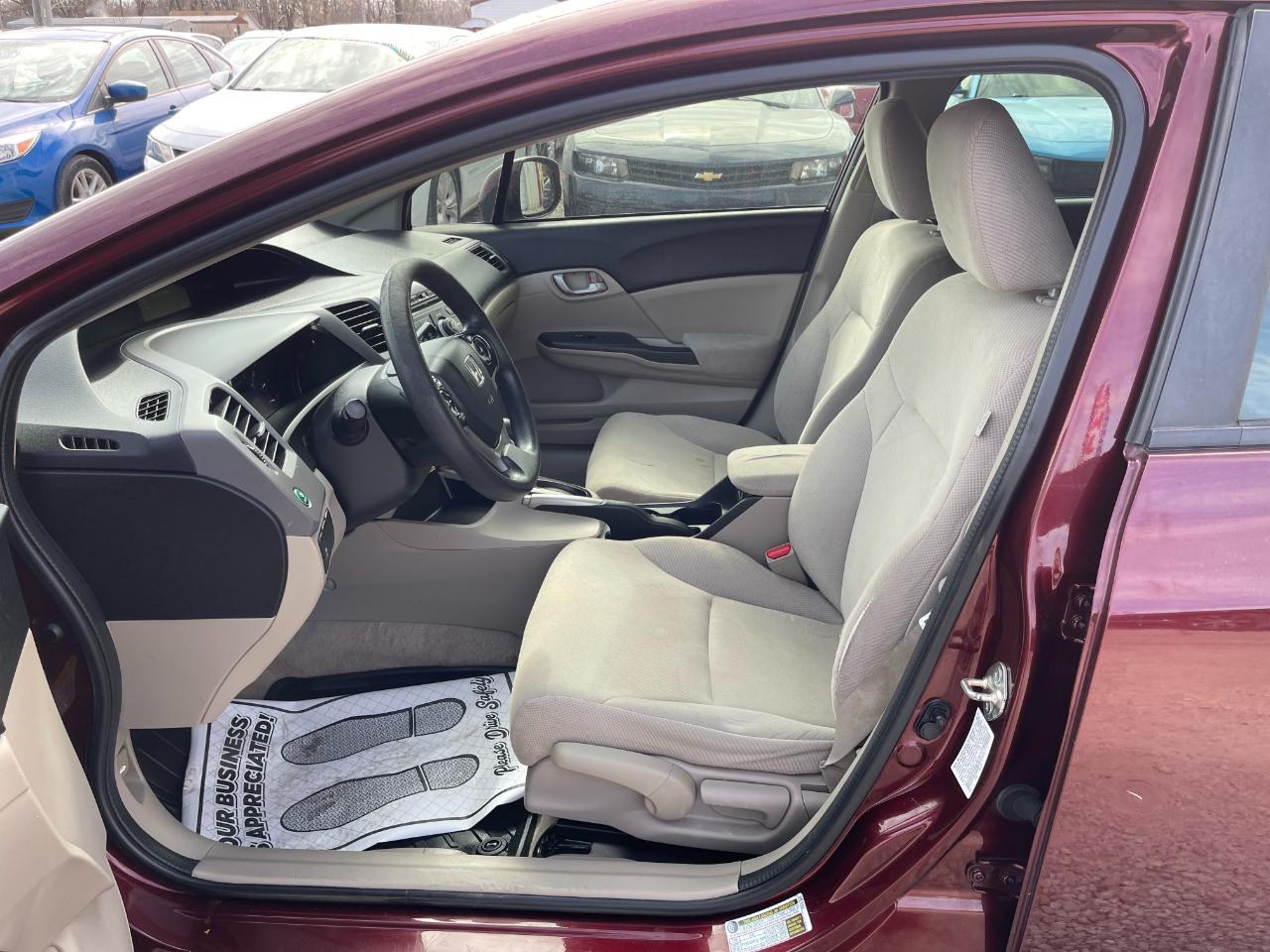 Honda Civic LX Sedan 5-Speed AT 2012