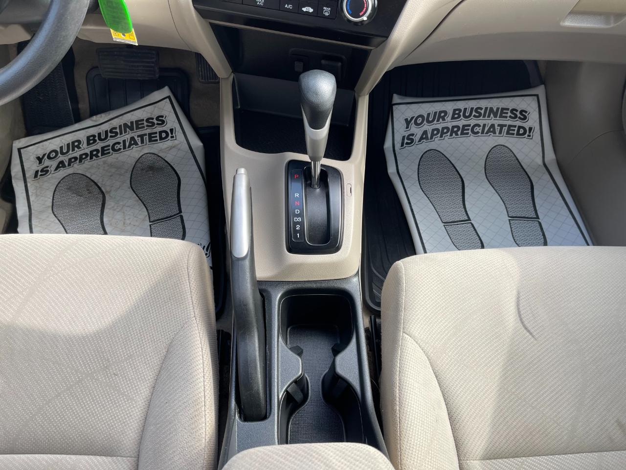 Honda Civic LX Sedan 5-Speed AT 2012