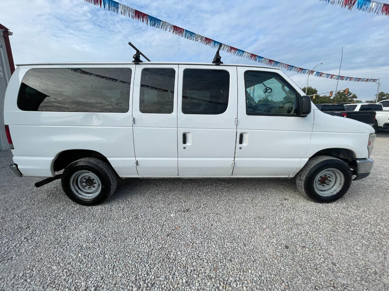 Ford Econoline E-350 XL Super Duty 2012