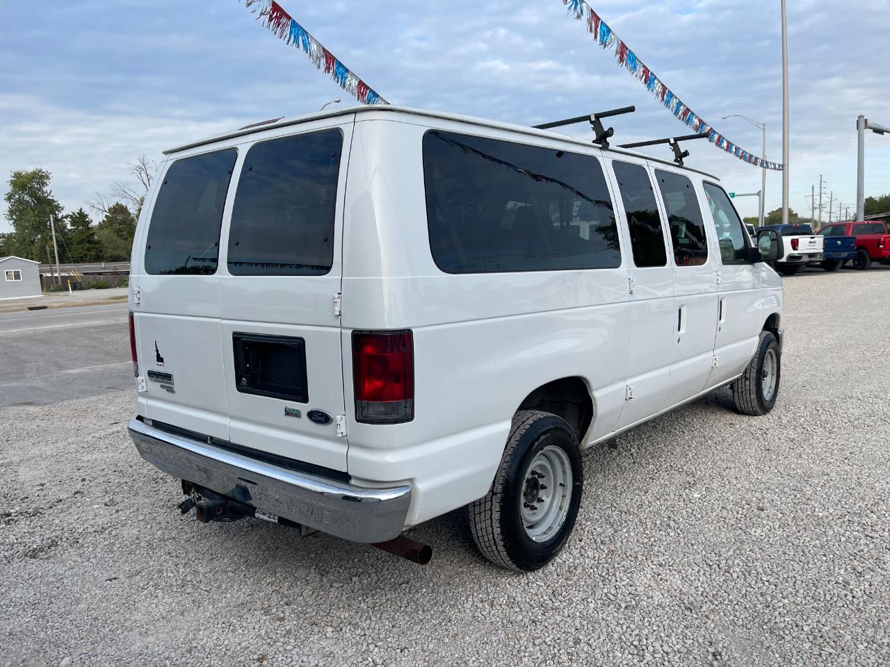 Ford Econoline E-350 XL Super Duty 2012
