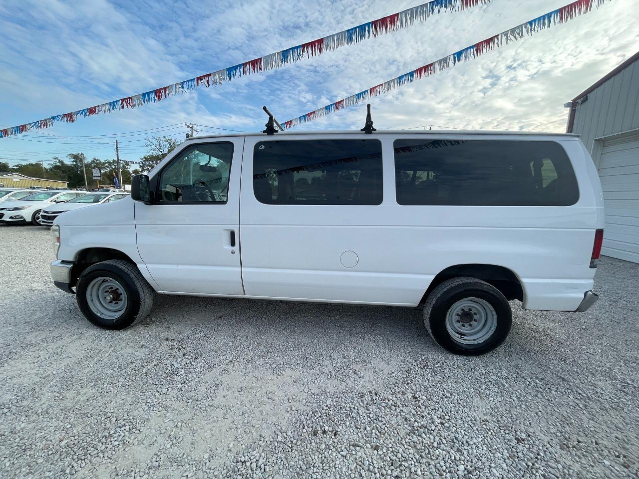 Ford Econoline E-350 XL Super Duty 2012