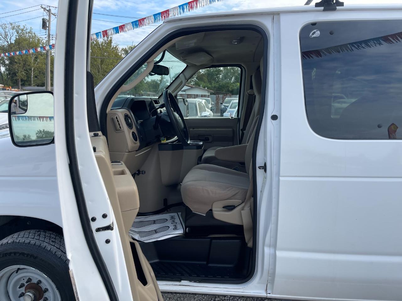 Ford Econoline E-350 XL Super Duty 2012