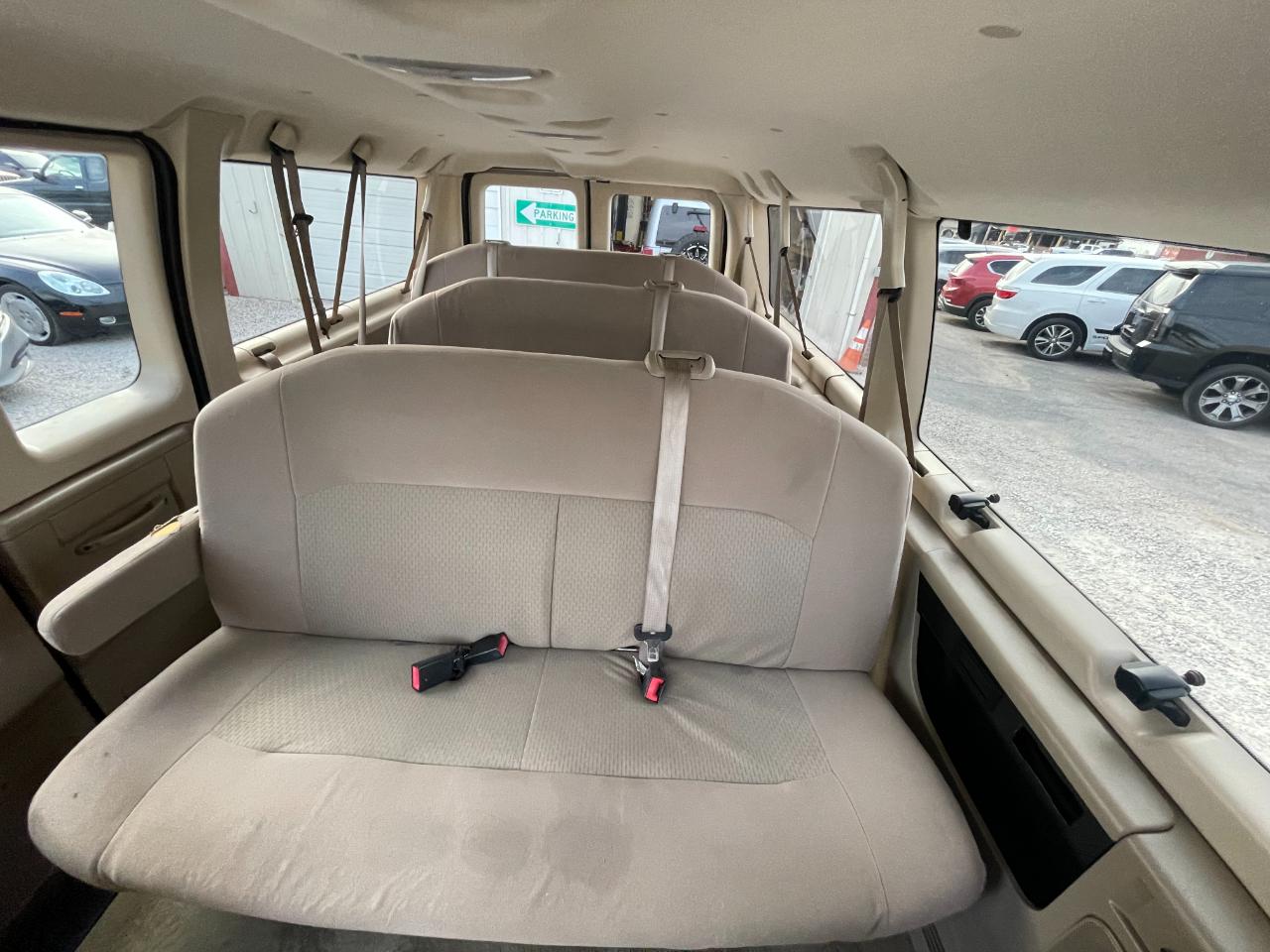 Ford Econoline E-350 XL Super Duty 2012