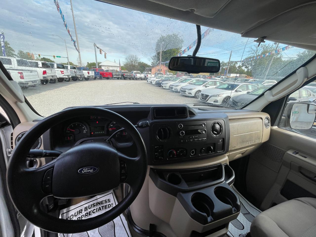 Ford Econoline E-350 XL Super Duty 2012