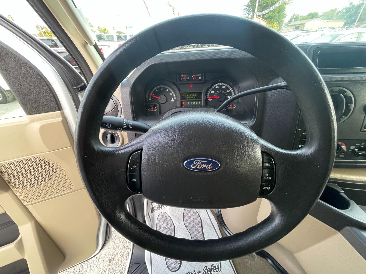 Ford Econoline E-350 XL Super Duty 2012