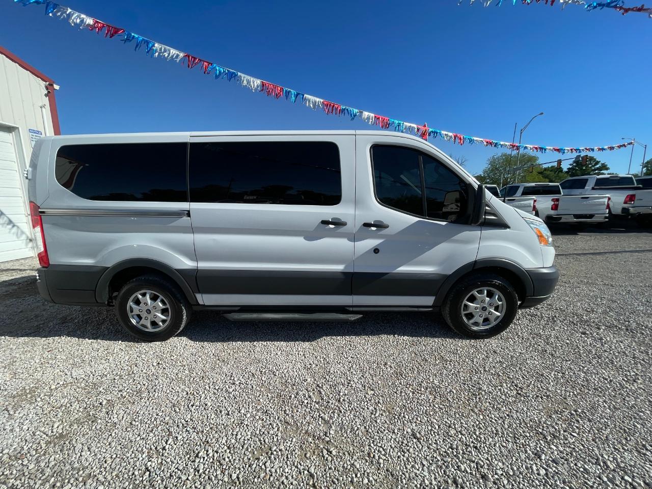 Ford Transit 150 Wagon Low Roof XL w/Sliding Pass. 130-in. WB 2015