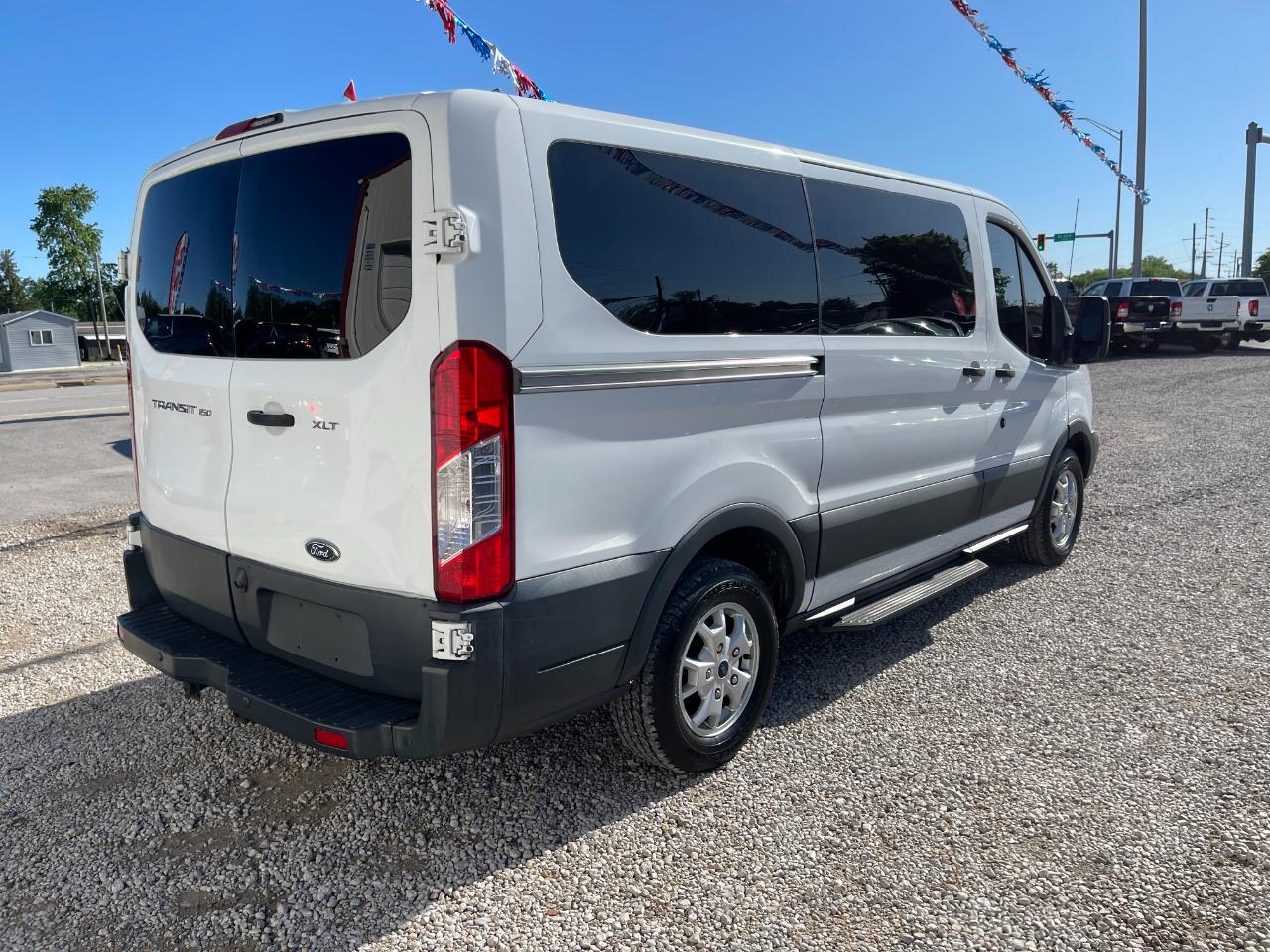 Ford Transit 150 Wagon Low Roof XL w/Sliding Pass. 130-in. WB 2015