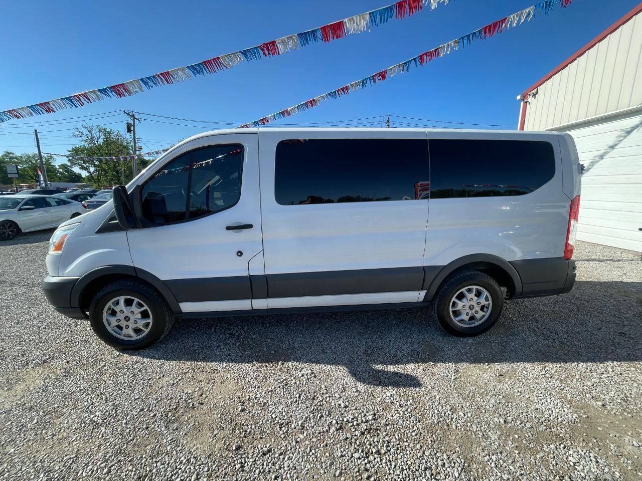 Ford Transit 150 Wagon Low Roof XL w/Sliding Pass. 130-in. WB 2015