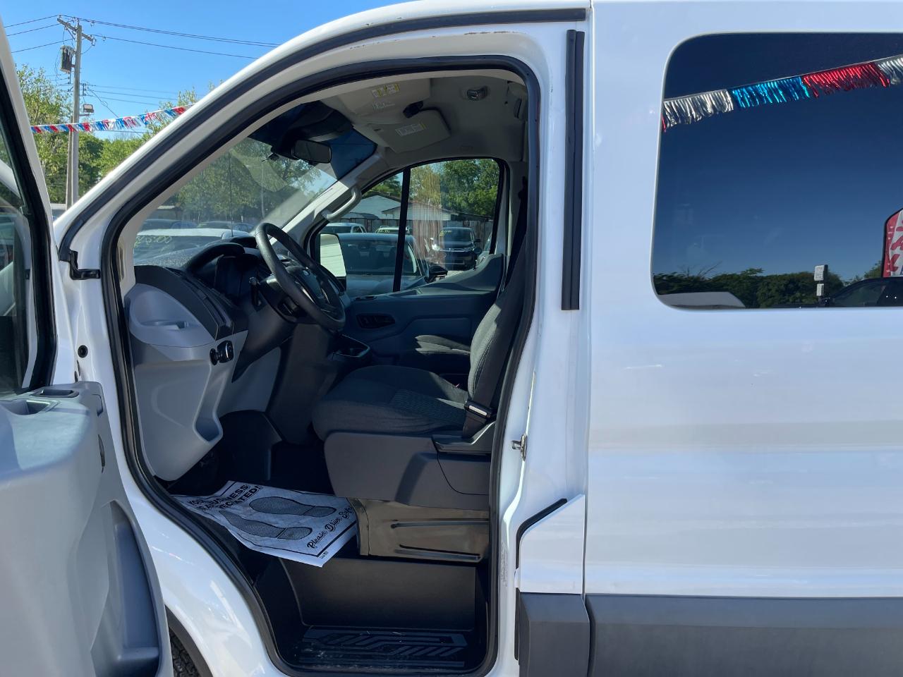 Ford Transit 150 Wagon Low Roof XL w/Sliding Pass. 130-in. WB 2015