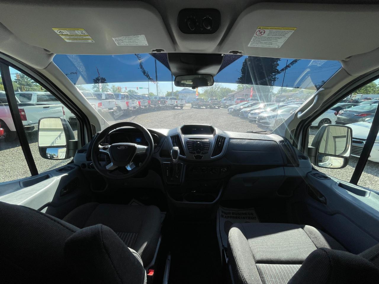 Ford Transit 150 Wagon Low Roof XL w/Sliding Pass. 130-in. WB 2015