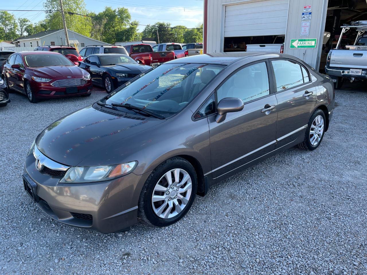 Honda Civic LX Sedan 5-Speed AT 2011