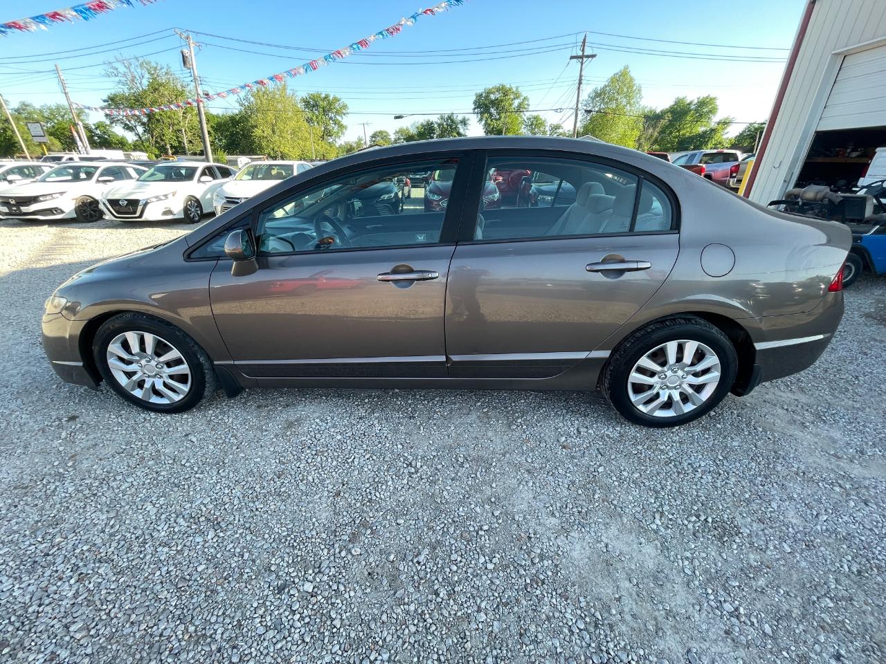 Honda Civic LX Sedan 5-Speed AT 2011