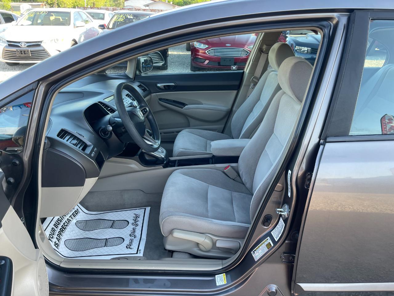 Honda Civic LX Sedan 5-Speed AT 2011