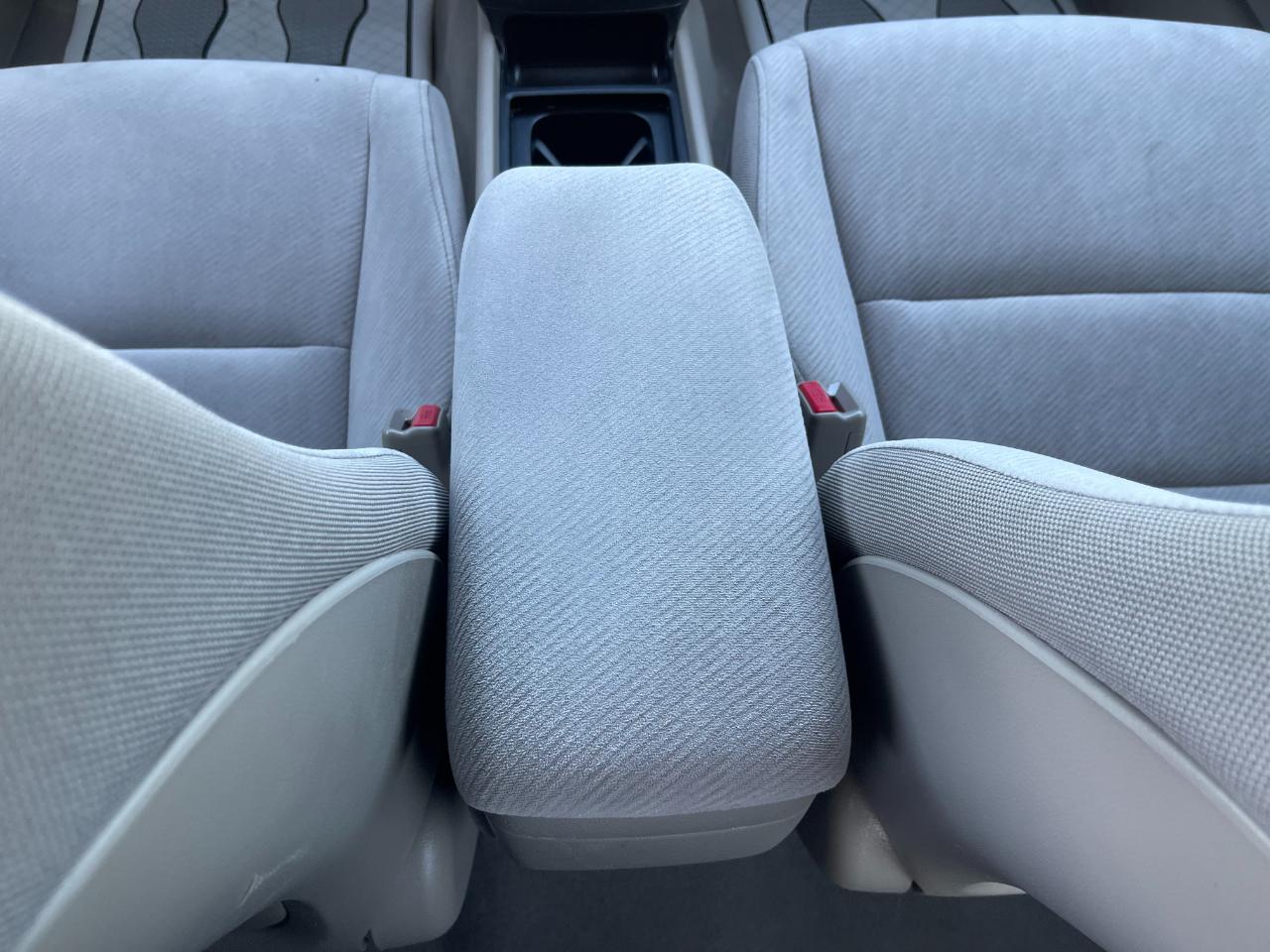 Honda Civic LX Sedan 5-Speed AT 2011