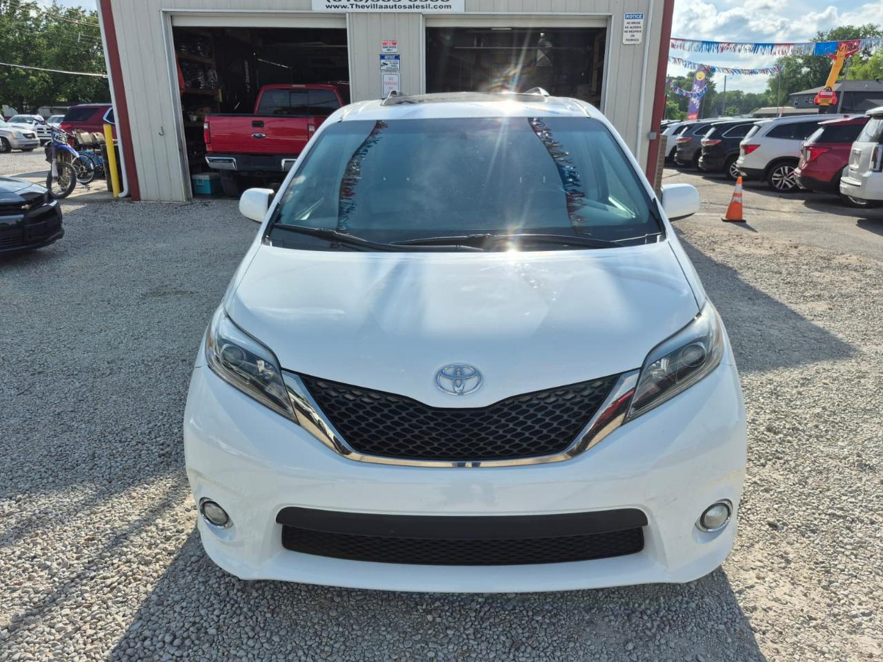 Toyota Sienna SE FWD 8-Passenger FWD V6 2016