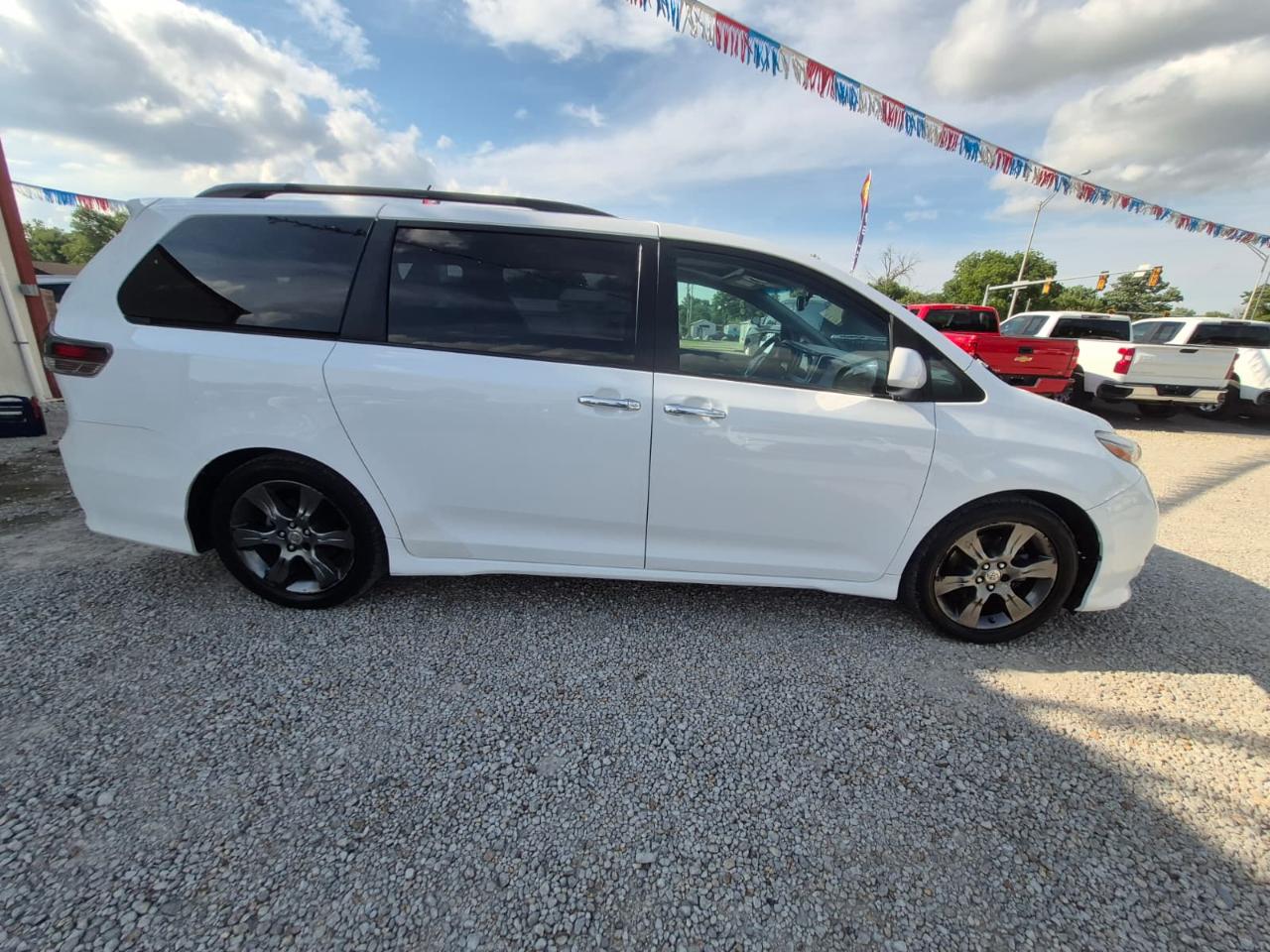 Toyota Sienna SE FWD 8-Passenger FWD V6 2016