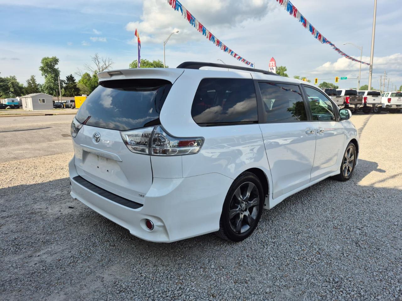Toyota Sienna SE FWD 8-Passenger FWD V6 2016