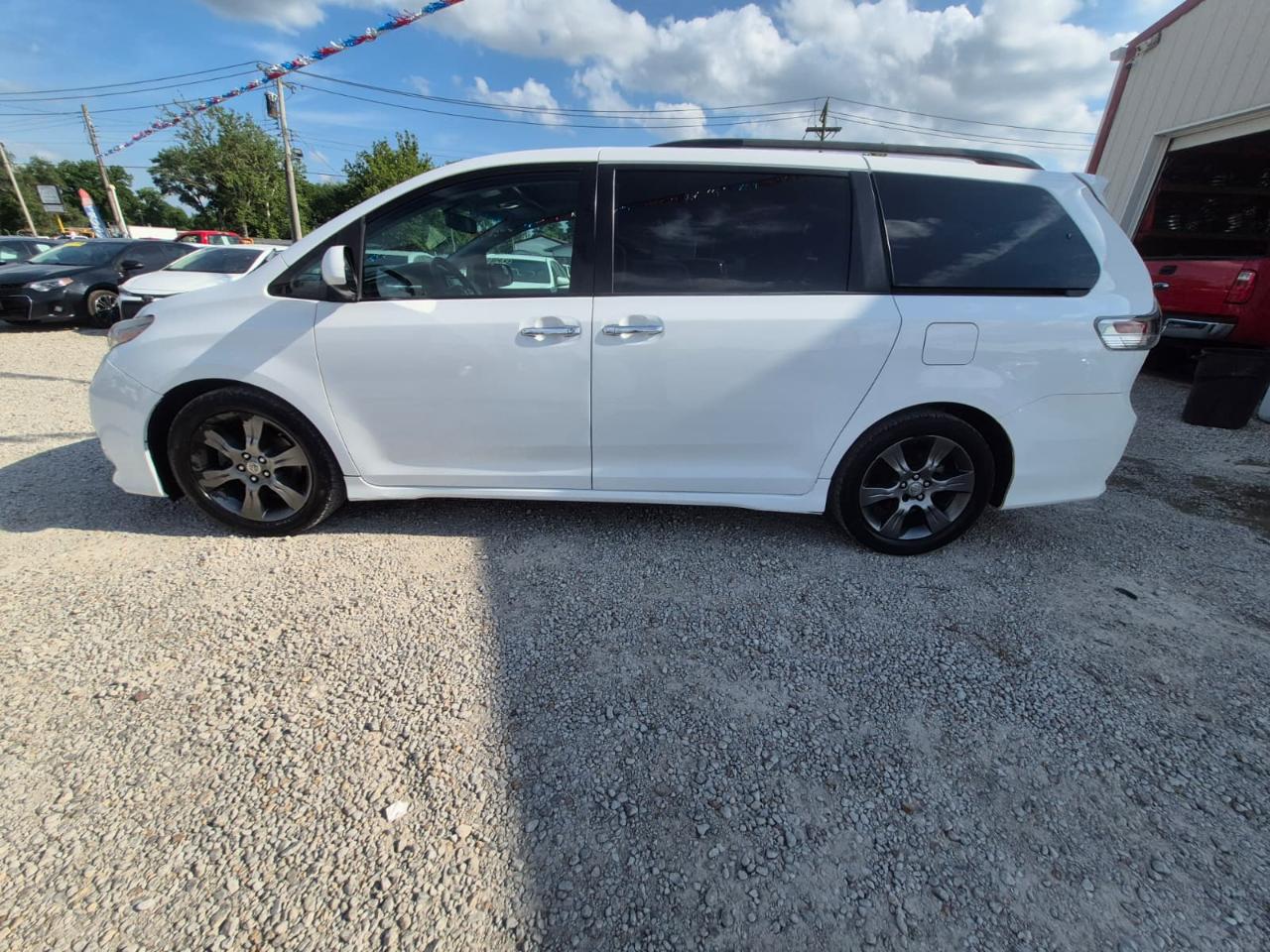 Toyota Sienna SE FWD 8-Passenger FWD V6 2016