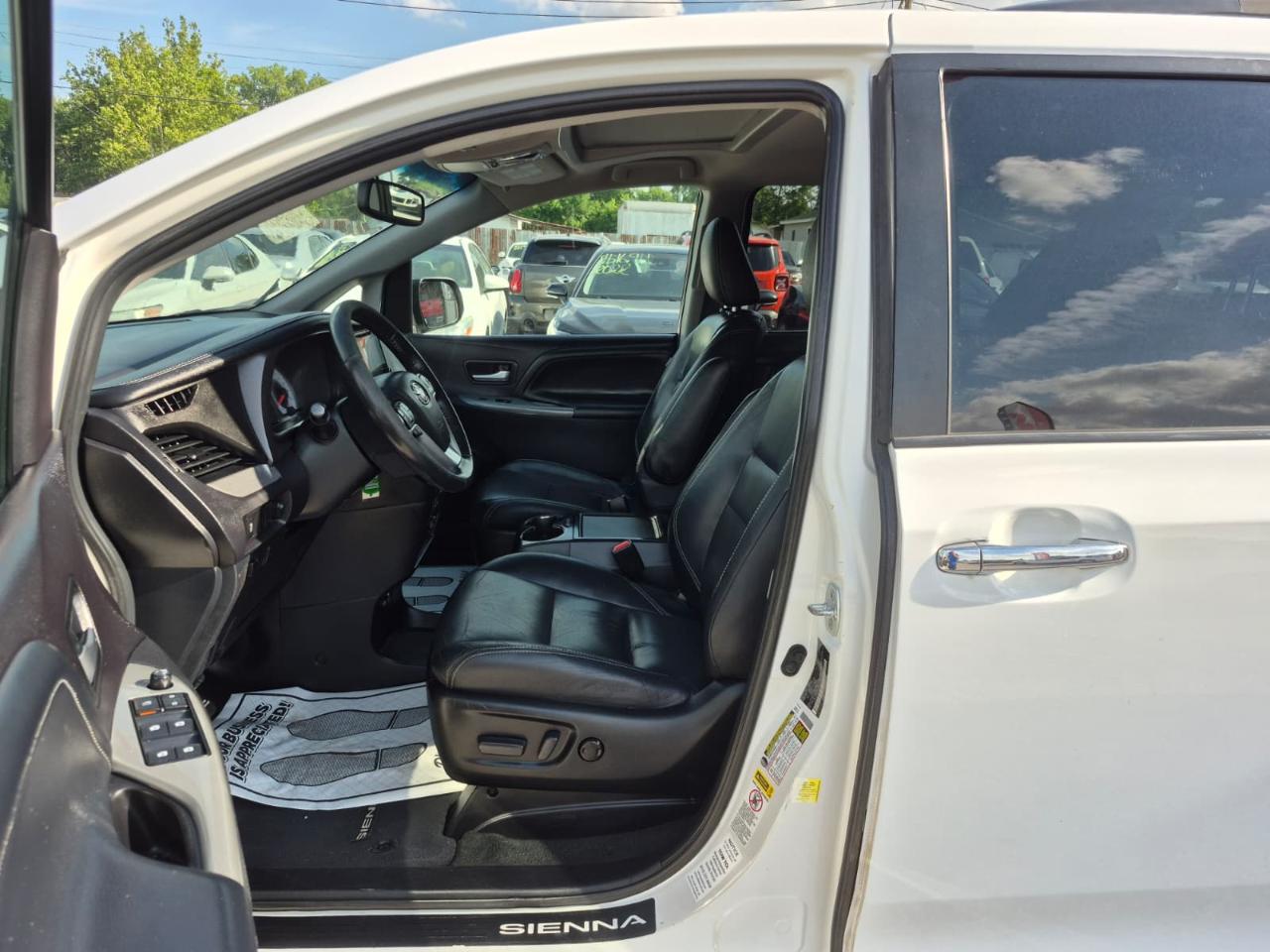 Toyota Sienna SE FWD 8-Passenger FWD V6 2016