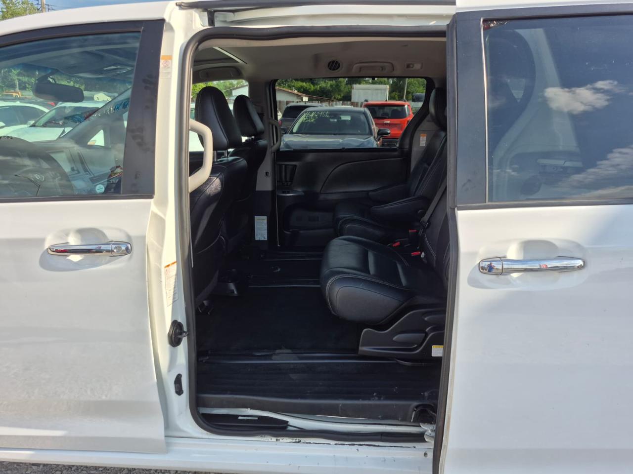 Toyota Sienna SE FWD 8-Passenger FWD V6 2016