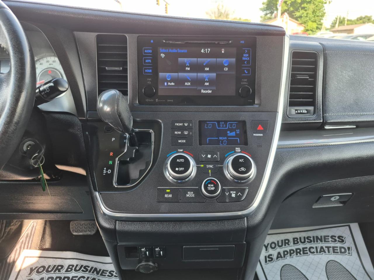 Toyota Sienna SE FWD 8-Passenger FWD V6 2016