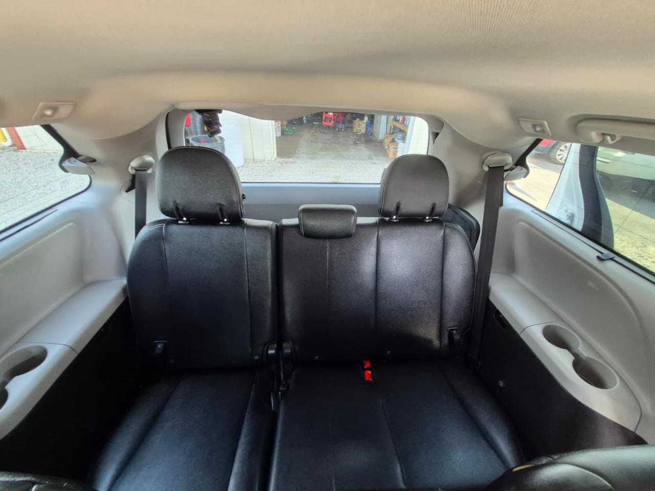 Toyota Sienna SE FWD 8-Passenger FWD V6 2016