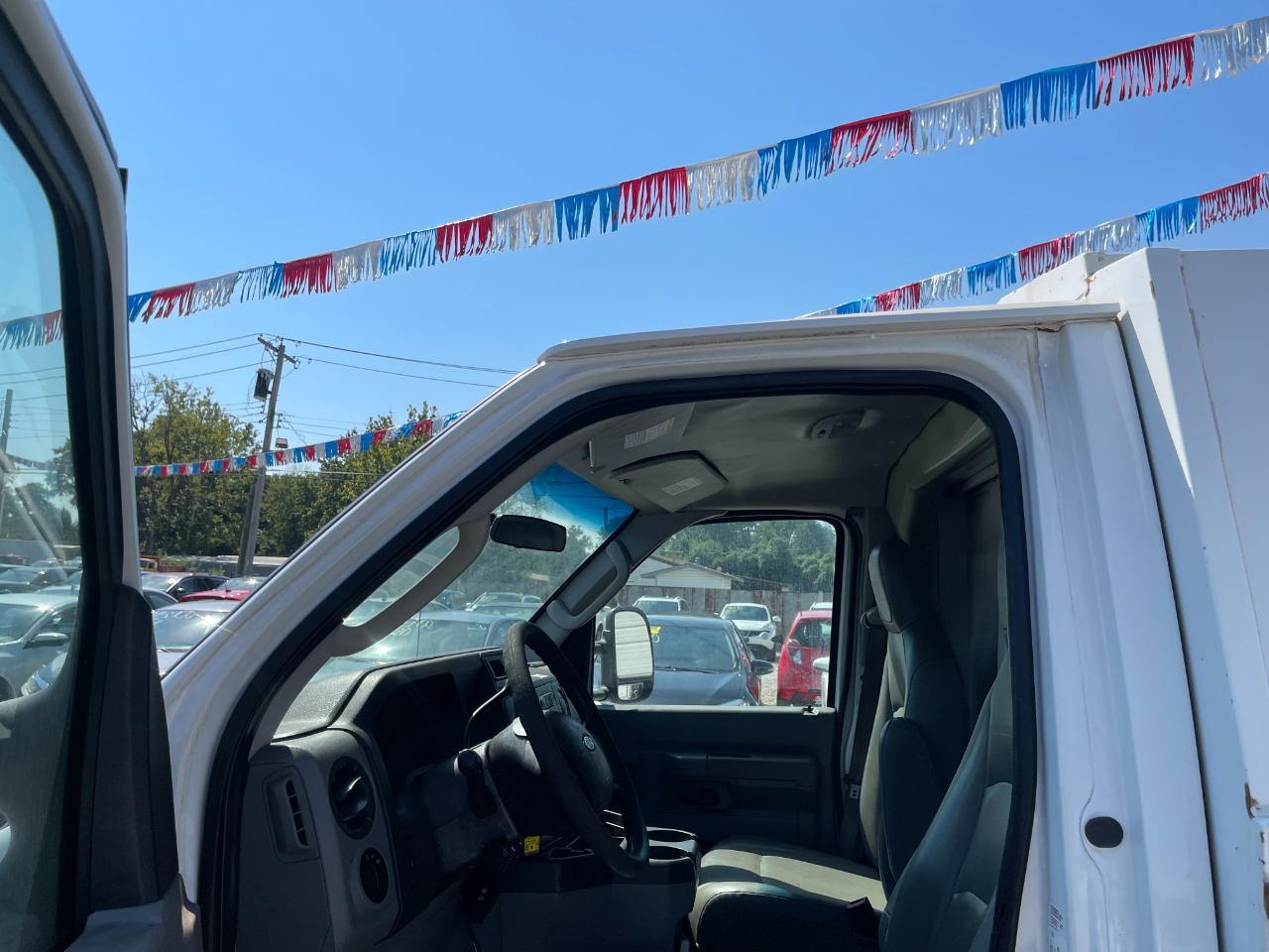 Ford Econoline E-350 Super Duty 2012