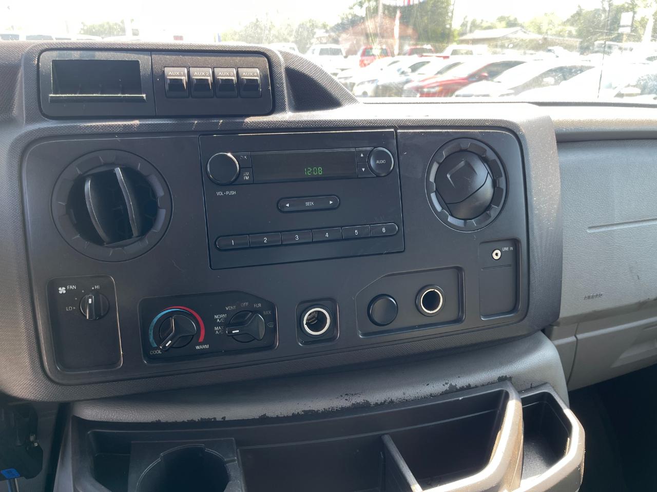 Ford Econoline E-350 Super Duty 2012
