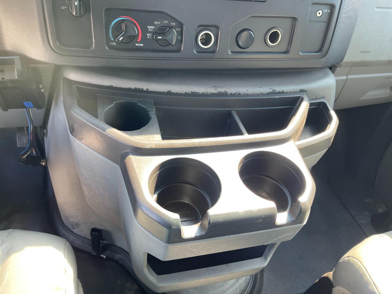 Ford Econoline E-350 Super Duty 2012