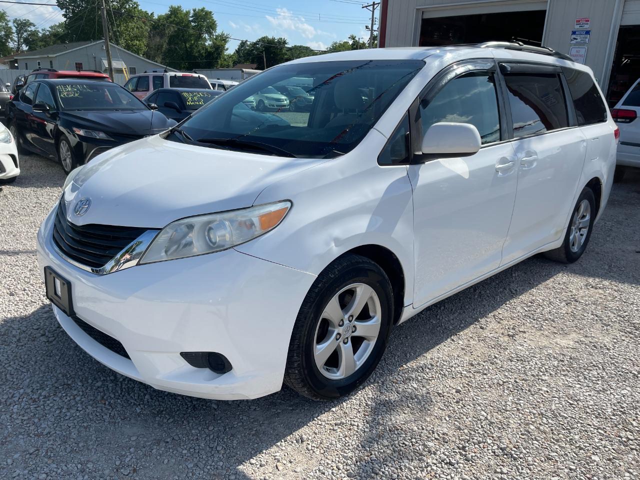 Toyota Sienna LE FWD 8-Passenger V6 2012