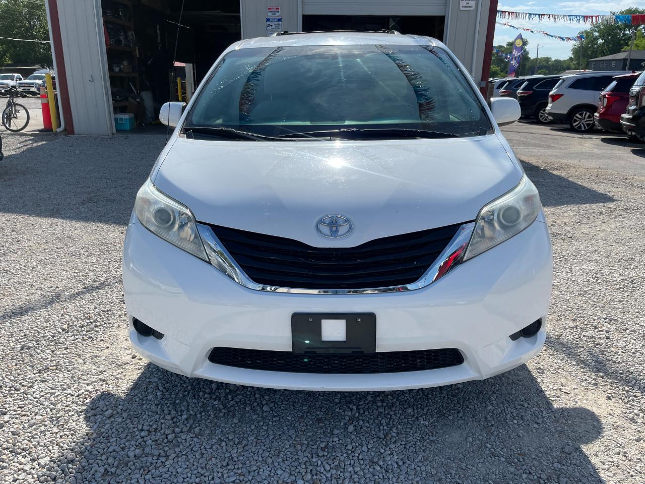 Toyota Sienna LE FWD 8-Passenger V6 2012