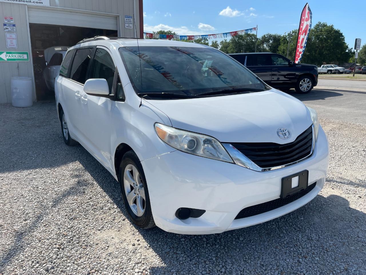 Toyota Sienna LE FWD 8-Passenger V6 2012