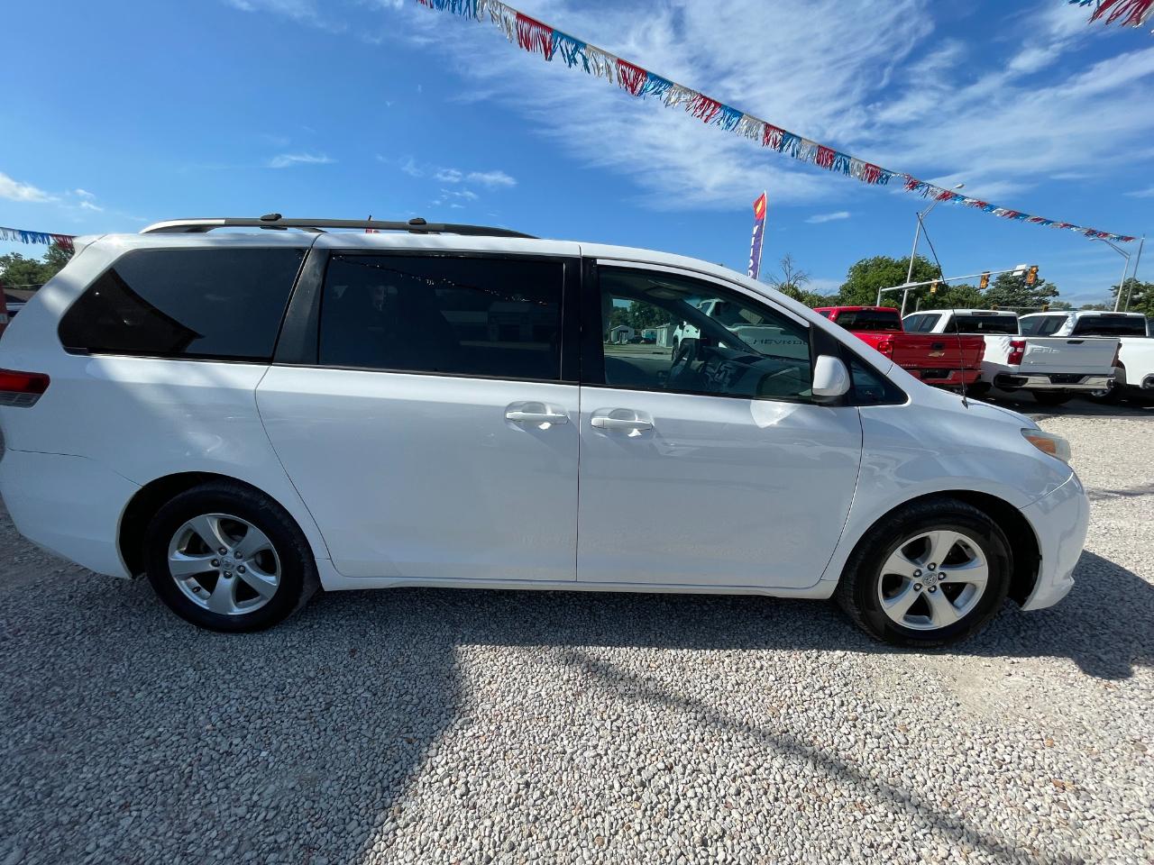 Toyota Sienna LE FWD 8-Passenger V6 2012
