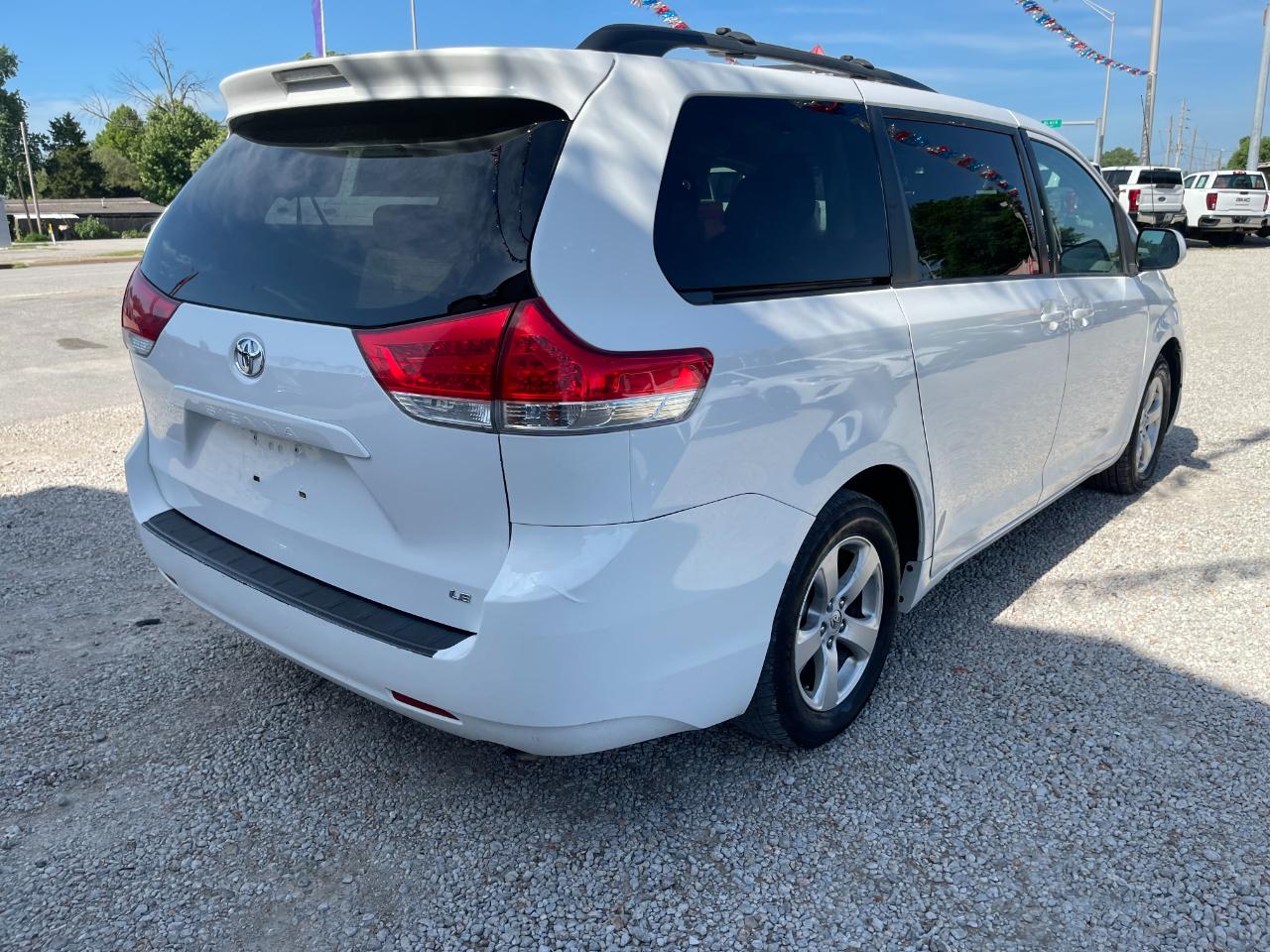 Toyota Sienna LE FWD 8-Passenger V6 2012