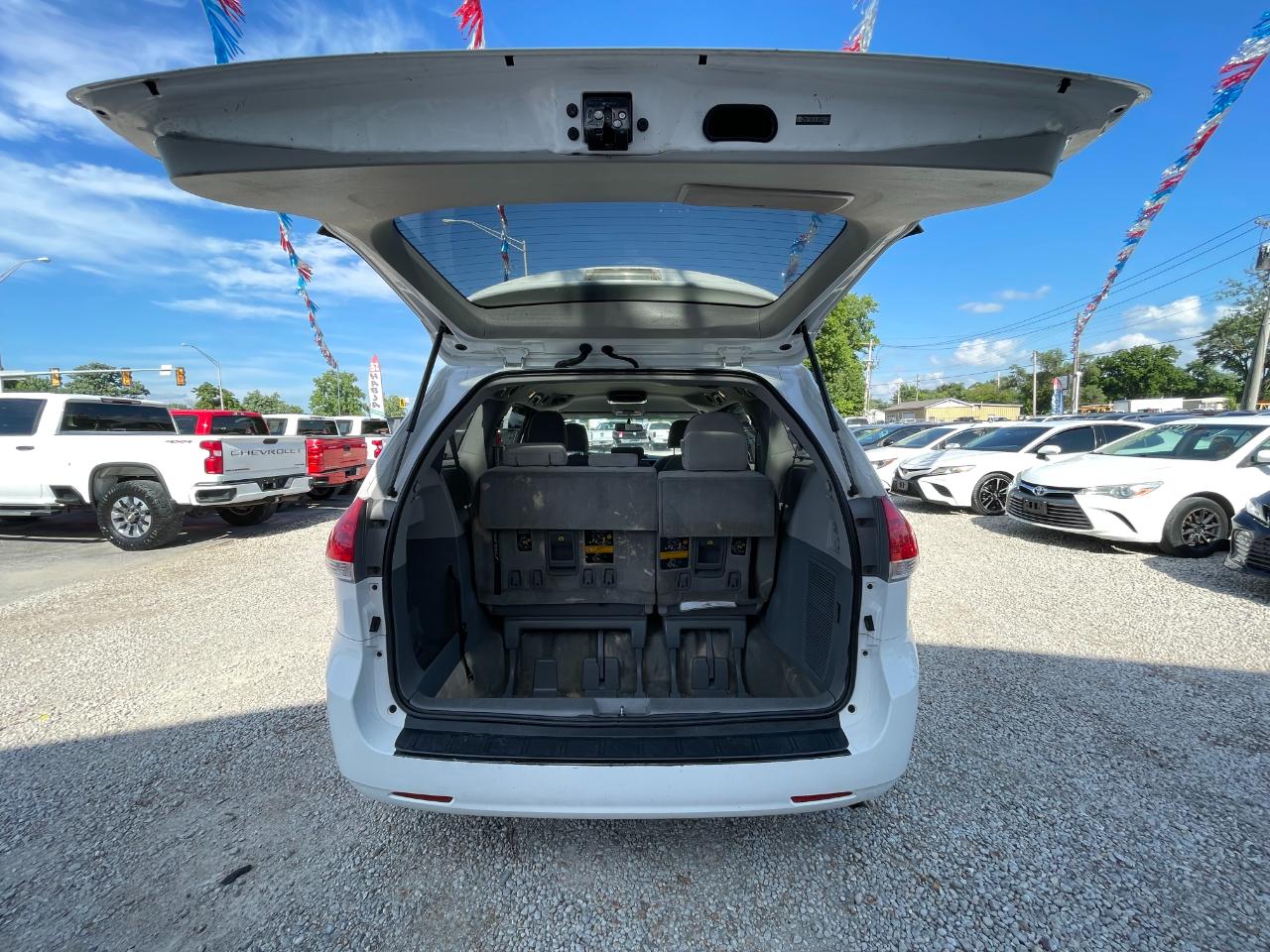 Toyota Sienna LE FWD 8-Passenger V6 2012