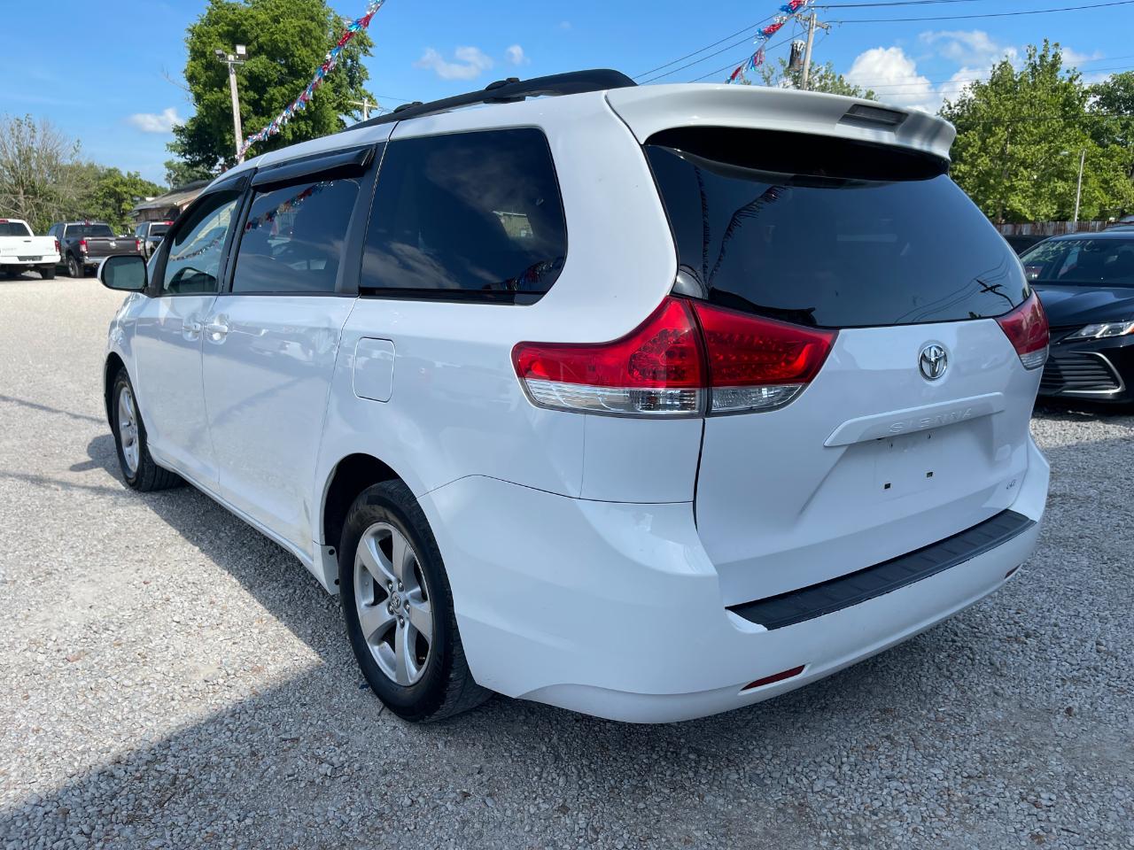 Toyota Sienna LE FWD 8-Passenger V6 2012