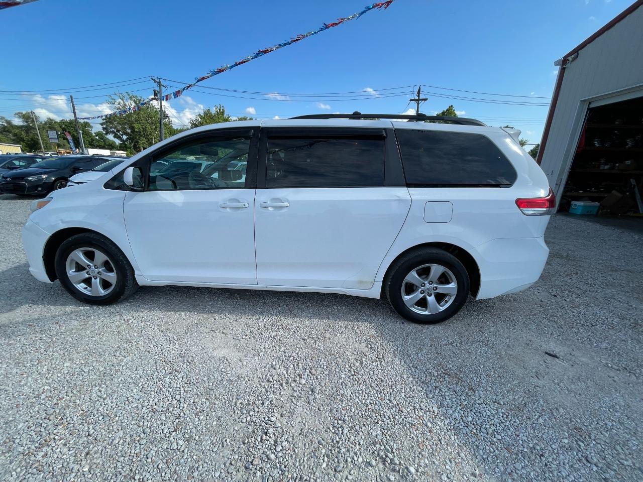 Toyota Sienna LE FWD 8-Passenger V6 2012