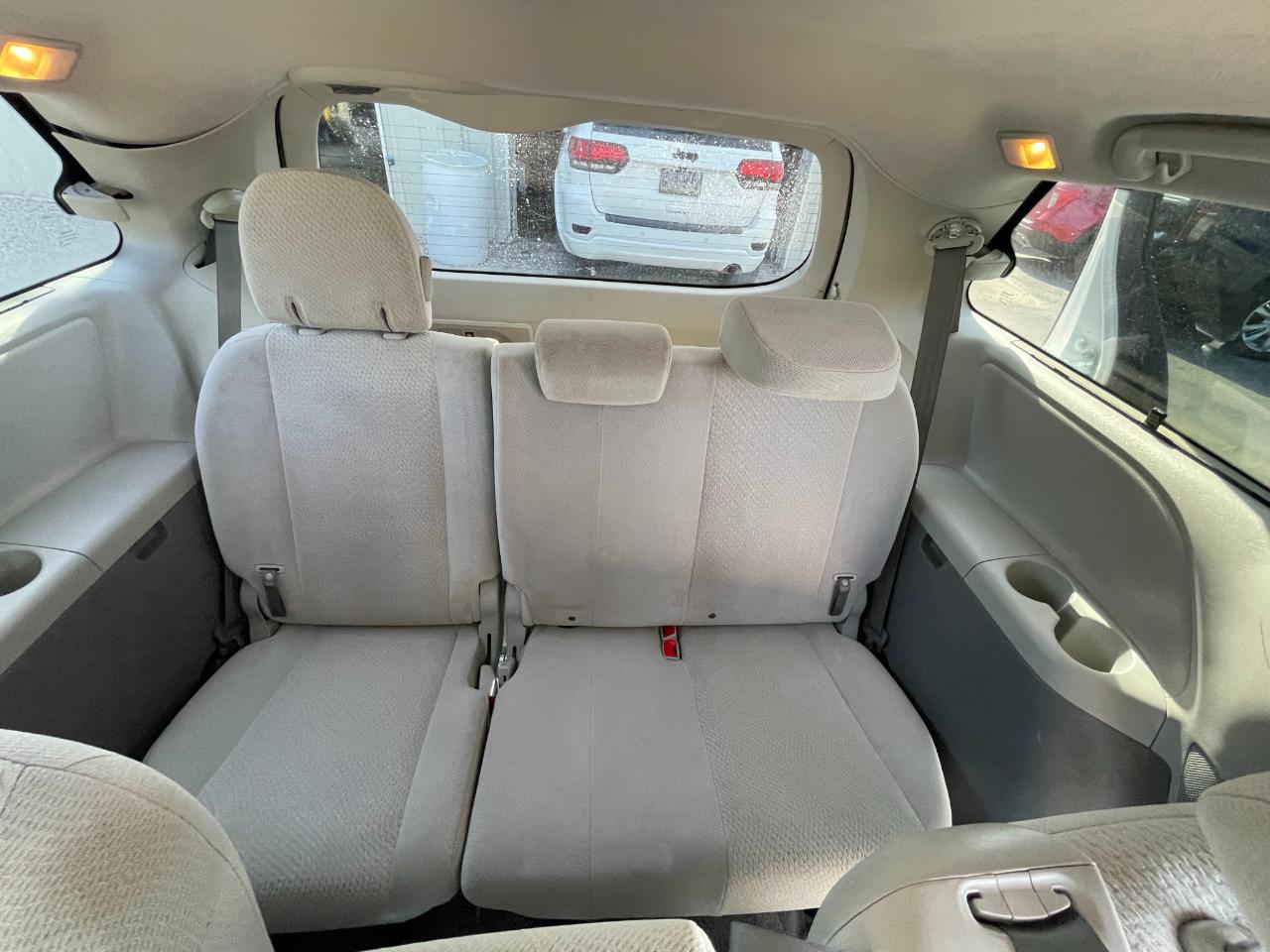 Toyota Sienna LE FWD 8-Passenger V6 2012