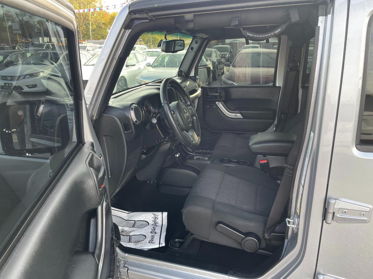 Jeep Wrangler Unlimited Sahara 4WD 2014