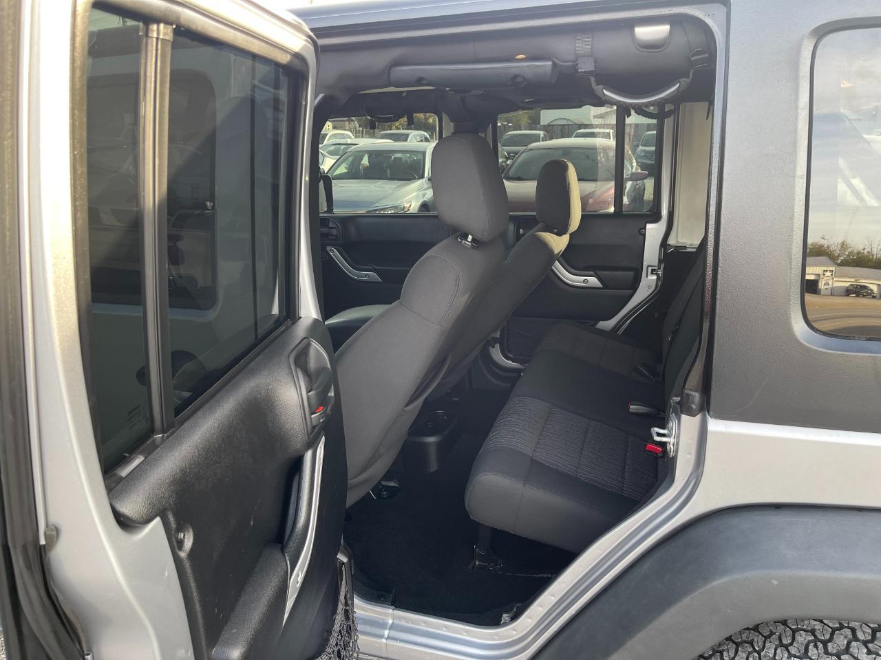 Jeep Wrangler Unlimited Sahara 4WD 2014